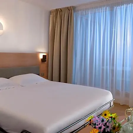 Resideal شقة فندقية 4*