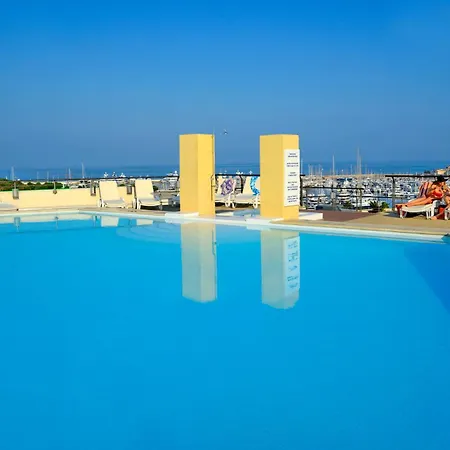 Resideal Aparthotel 4*